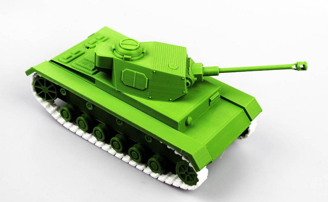 3D Printed Panzer Tank Prints Without Supports & Features Fully Movable