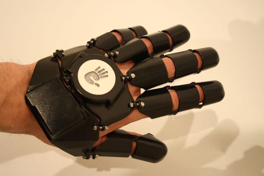 Glove One The 3D Printed Smartphone Glove The Voice of