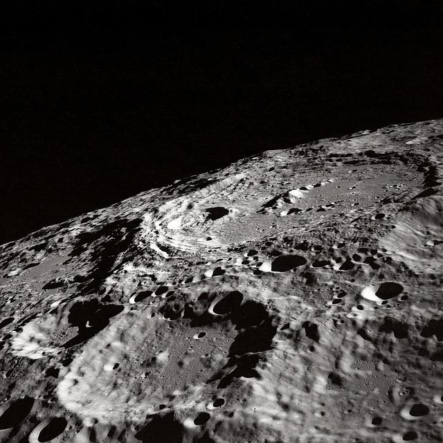 http://3dprint.com/wp-content/uploads/2015/01/moonprinter3.jpg