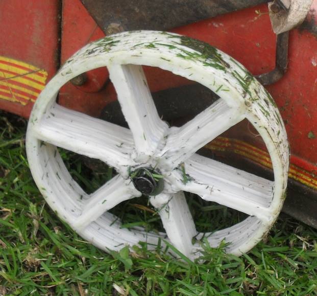 3D Printed Lawn Mower Wheel. Took 1 Hour to Print.