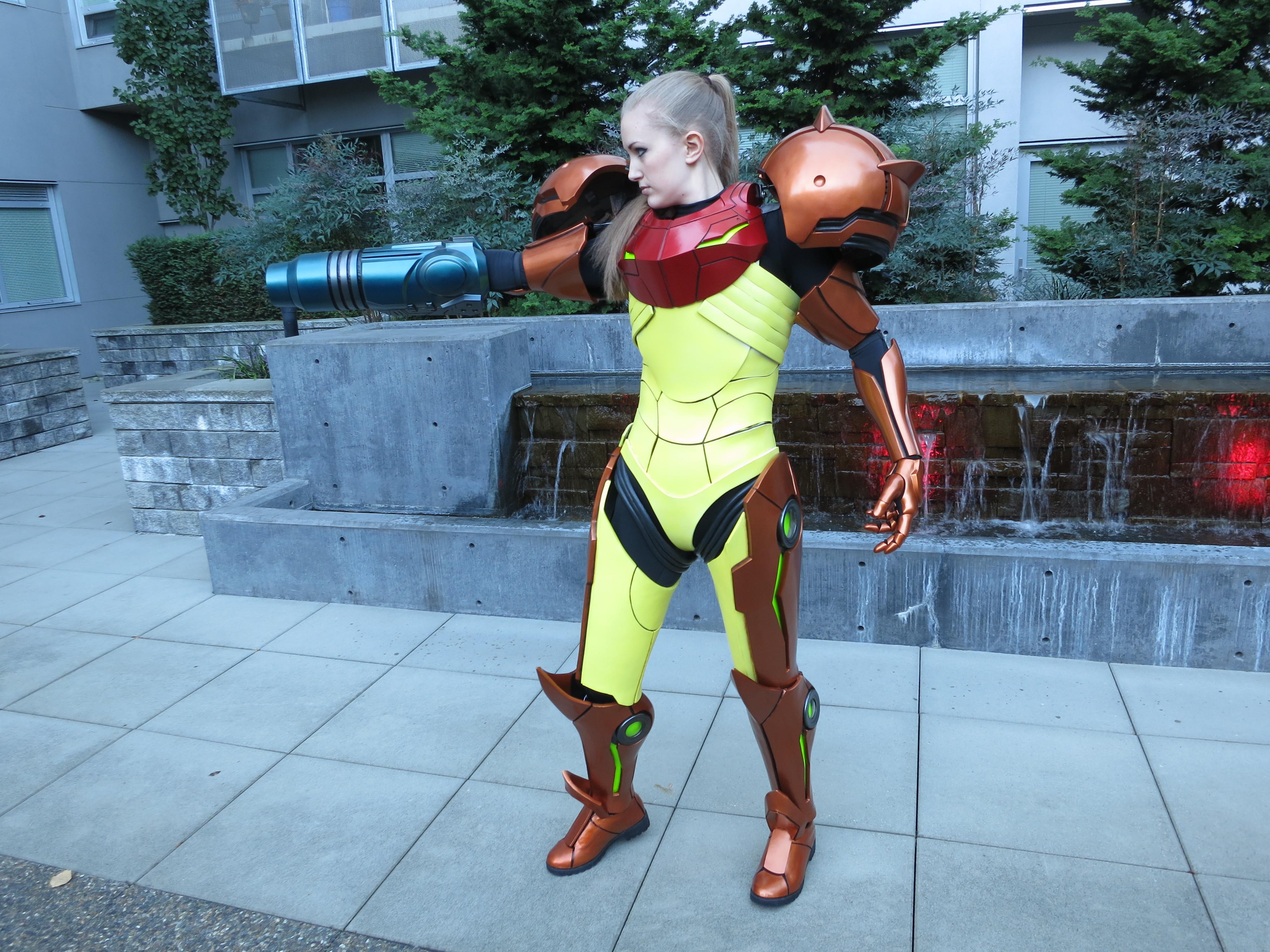 Woman 3D Prints Full Size Samus Aran Varia Suit From Metroid Prime 3 