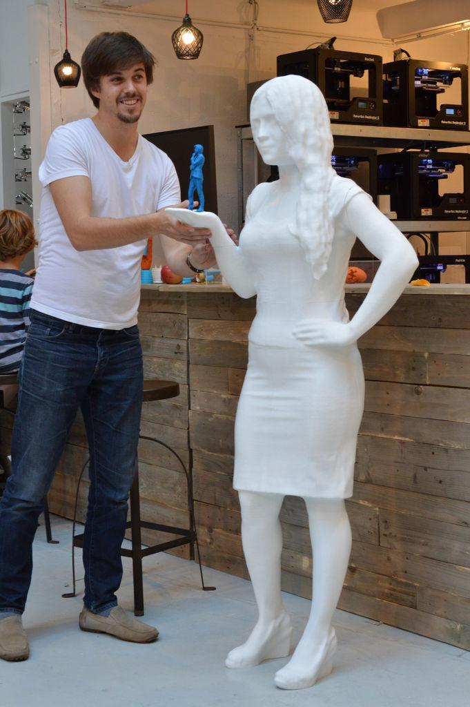Young French Maker 3D Prints a Replica of His Fiancée