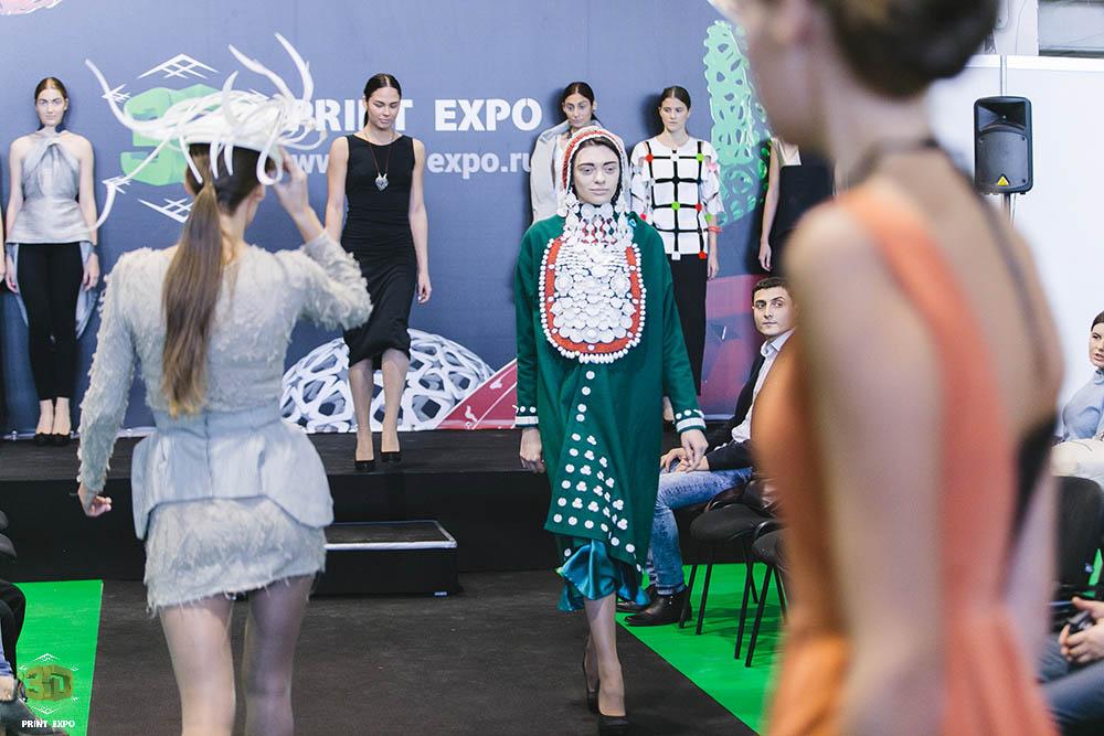 Bashkiri Dulbega steals Russian 3D printed fashion show.