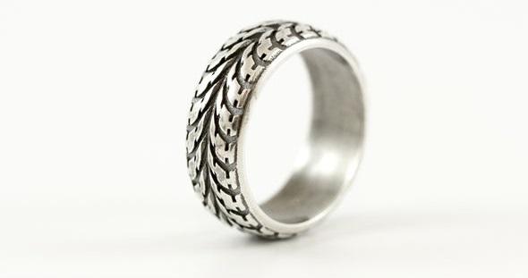'The Treaded Ring' by Leo Rolph (Antique Silver)