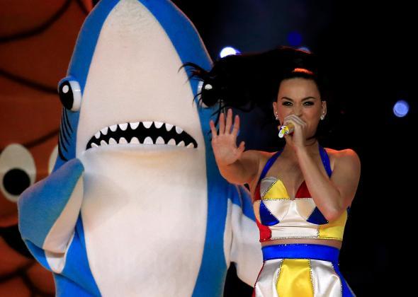 462640386-singer-katy-perry-performs-with-dancers-during-the.jpg.CROP.promo-mediumlarge (2)