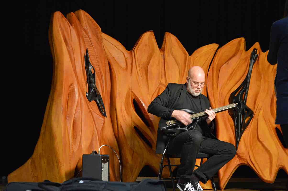 3D Printed Cello, 2-String Violin & Single String Bass Guitar Stun Crowds at 3D Print Week NY