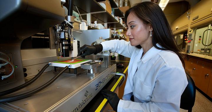Ramille Shah in her lab at Northwestern.