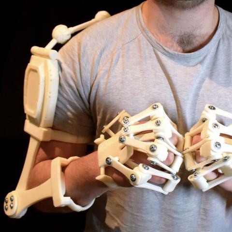 Alex Czech’s 3D Printable Exoskeleton Hands are Now Extended to Full