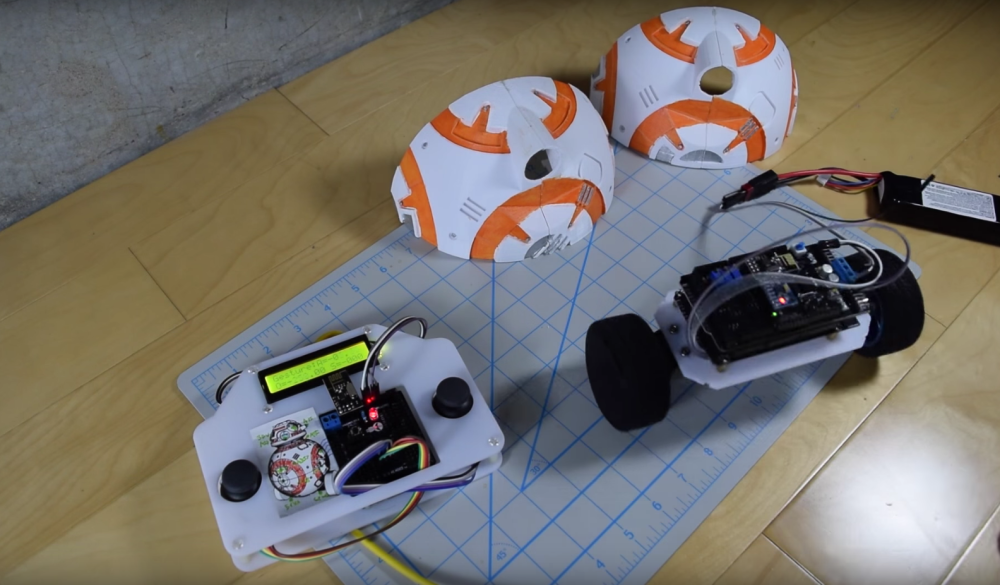 Bédards 3D printed BB-8 controller operates the wheels with an Arduino RF control.