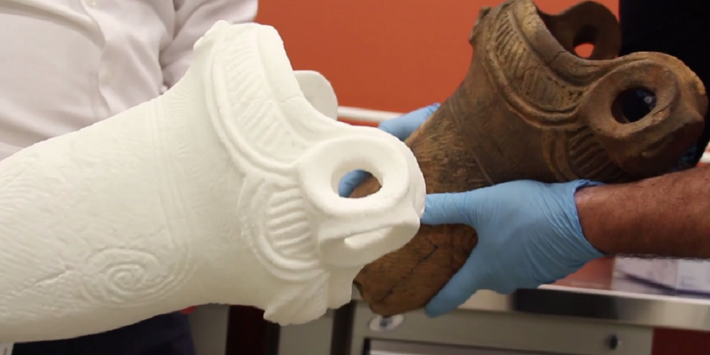 Ancient Japanese Vase Perfectly Recreated Through 3D Scanning and 3D Printing