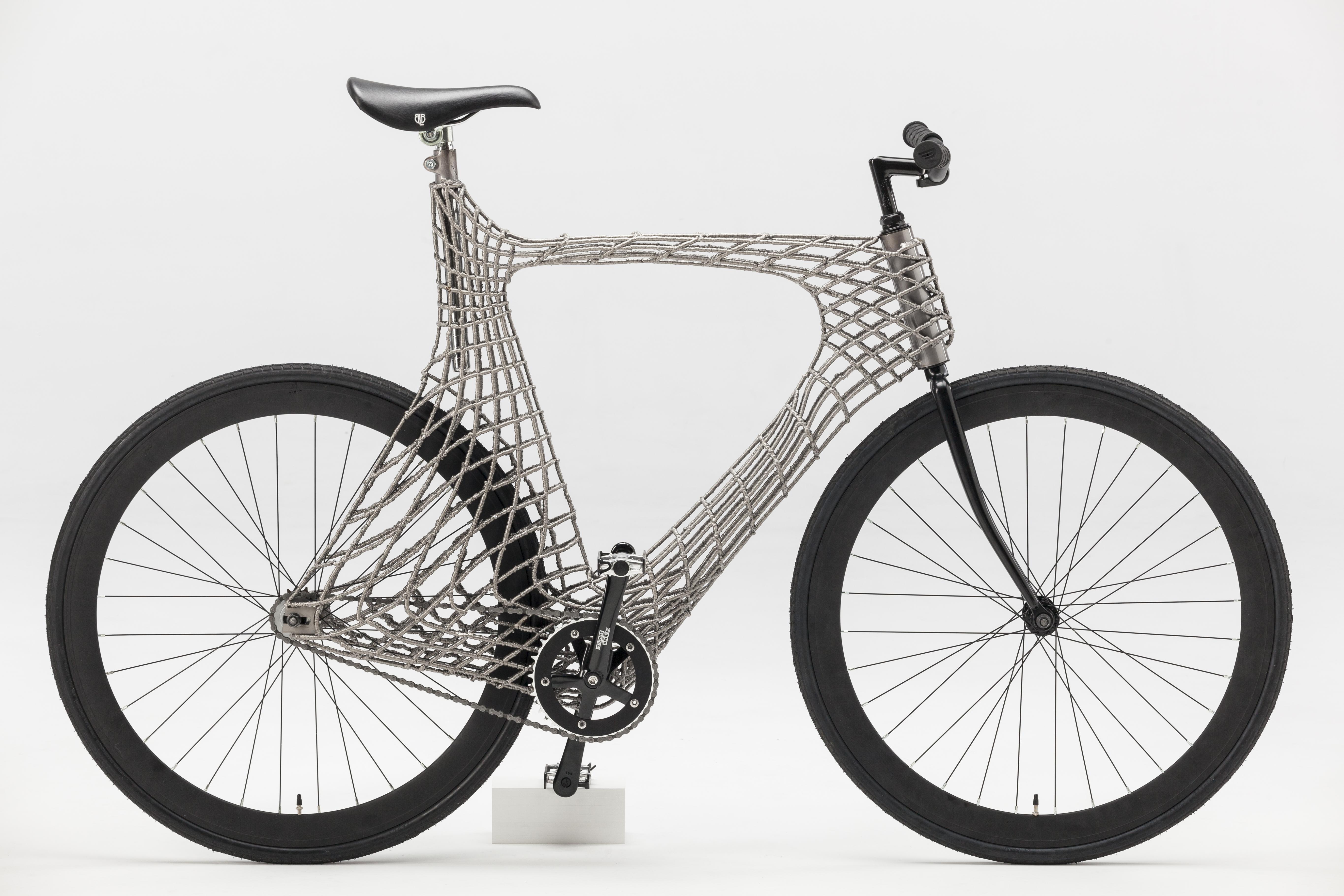 dutch-students-create-a-unique-3d-printed-metal-bicycle-with-help-from