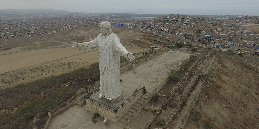 Photographer Uses Drone to 3D Print Peruvian "Christ of the Pacific" Statue