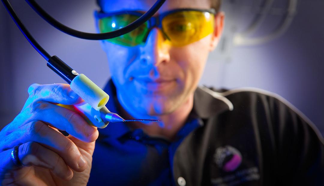 The BioPen: 3D Bioprinting Pen Lets Surgeons Draw New Cells Directly ...