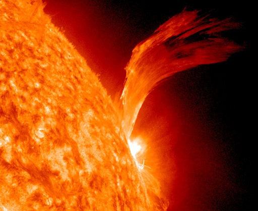 sun-big-solar-flare-100910-02