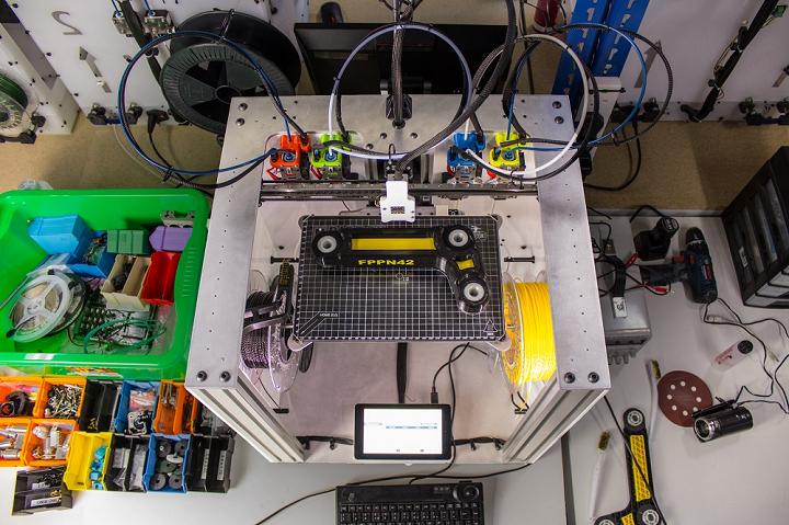 E3D Develops Tool-Changing 3D Printer Prototype and Motion System for Multimaterial 3D Printing