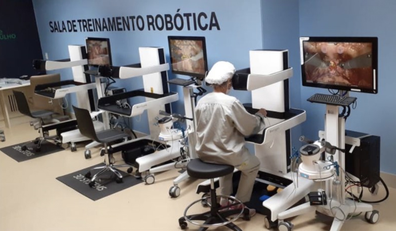 An individual training with Simbionix simulators for robotic surgery at a medical center in Brazil.