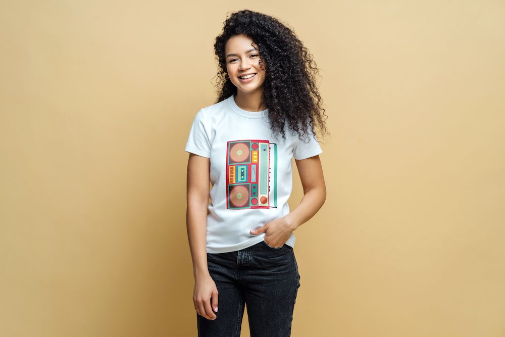 Girl wearing a t-shirt printed through Gelato's platform.