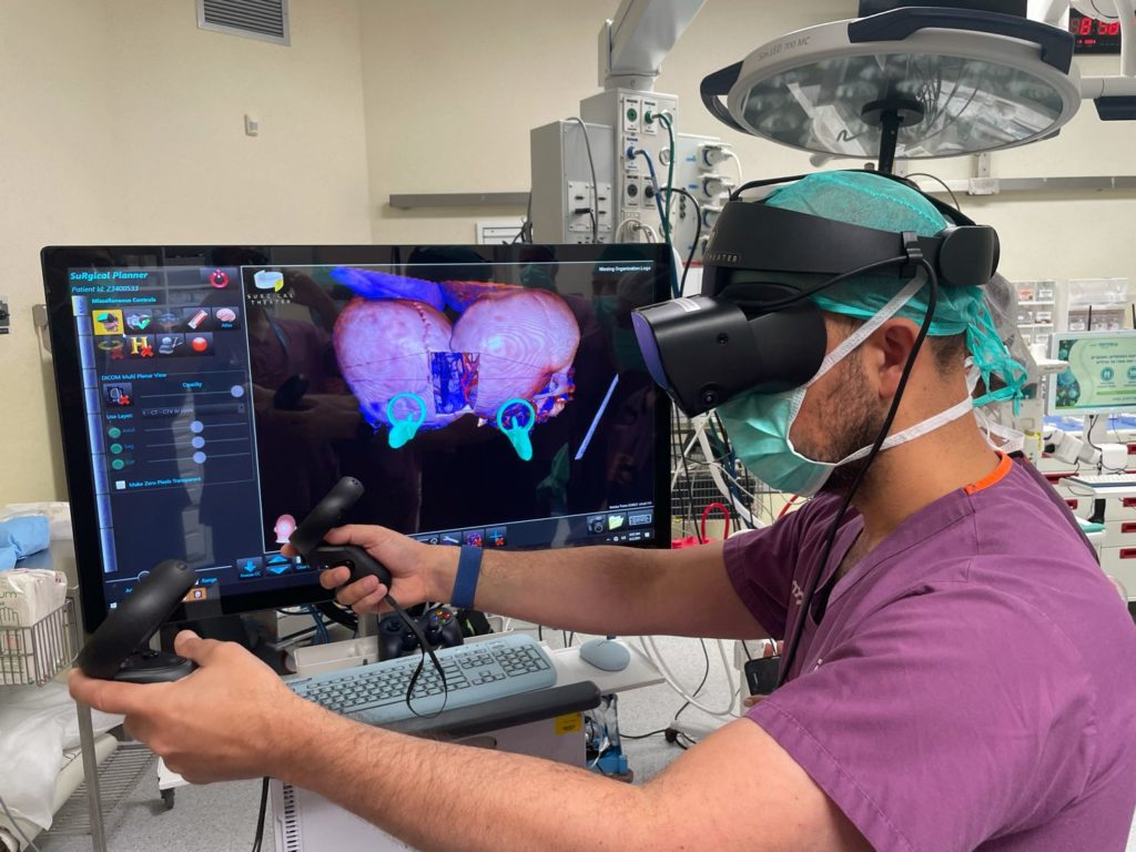 Dr. Gideon simulates the surgery using VR.