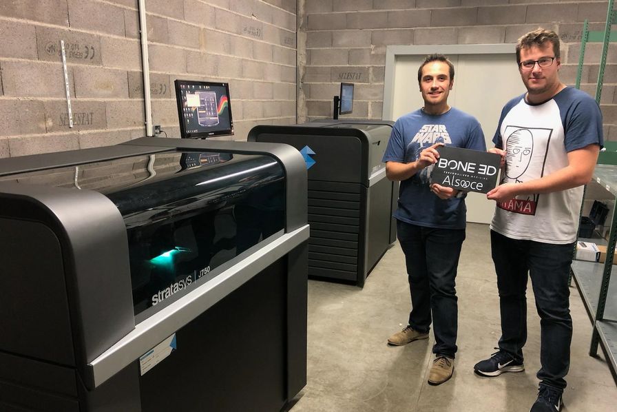  Bone 3D CEO Jérémy Adam (left) and Director of Production Jonas Kosior (right) equips Strasbourg hospital with Stratasys 3D printers,