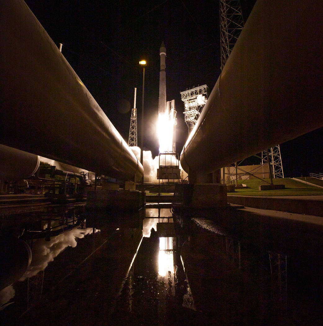 Le vaisseau spatial Lucy est lancé à bord d'une fusée United Launch Alliance Atlas V depuis le Space Launch Complex 41, le samedi 16 octobre 2021, à Cap Canaveral 