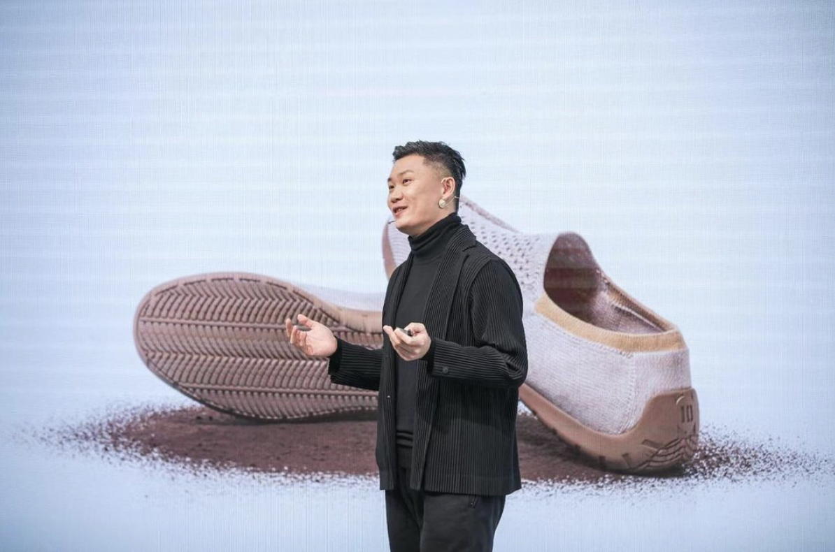 Xiaoxi Shi showing a new and sustainably 3D printed shoe.