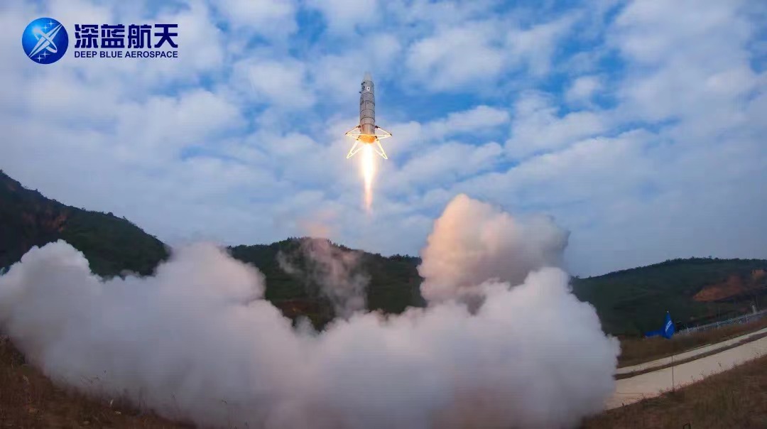 The first domestic liquid oxygen and kerosene rocket 100-meter vertical take-off and landing flight test was a complete success for Deep Blue Aerospace.